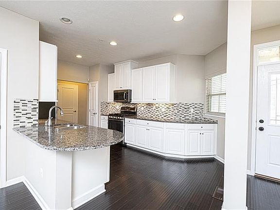 2nd image of 2019 Connecticut Ln