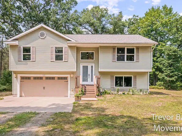1428 E White Lake Dr, Twin Lake, MI 49457