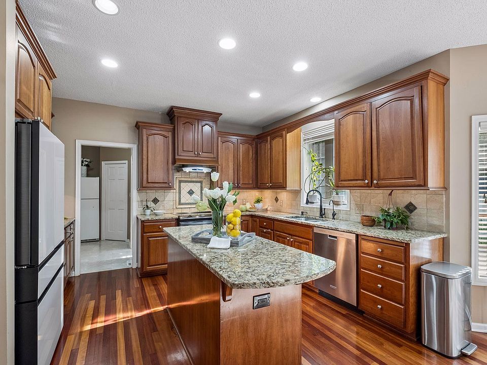 1st image of 15016 Viewcrest Ln