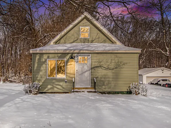 415 Arctic St, Buchanan, MI 49107