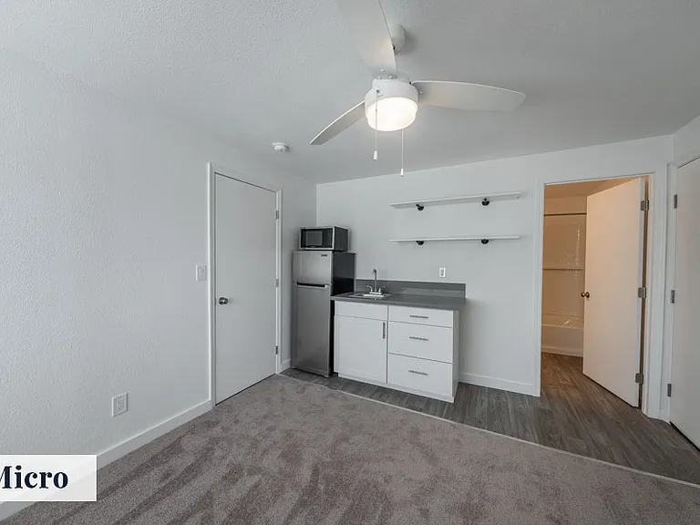 Colony Studios & Apts — Photo 20
