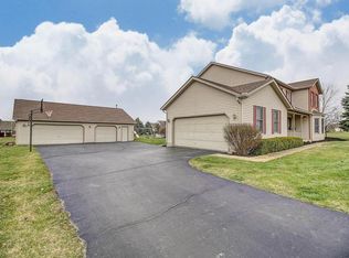 70 Brandon Dr, Pataskala, OH 43062