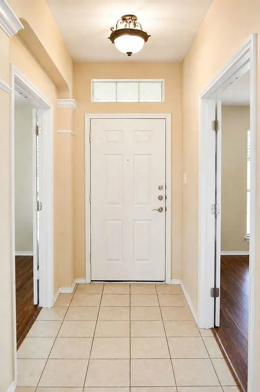 4 bed, 2410 sqft, $1,900 — Photo 3