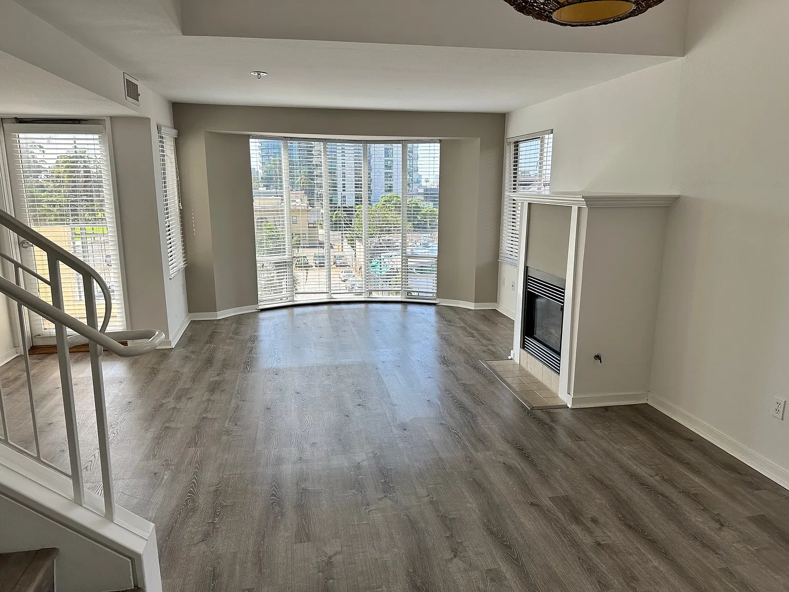 2 bed, 1400 sqft, $4,095 — Photo 2