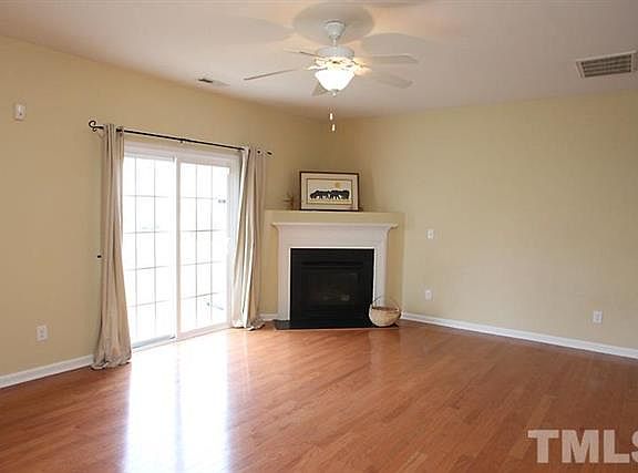 3rd image of 1304 Cozart St Unit 408