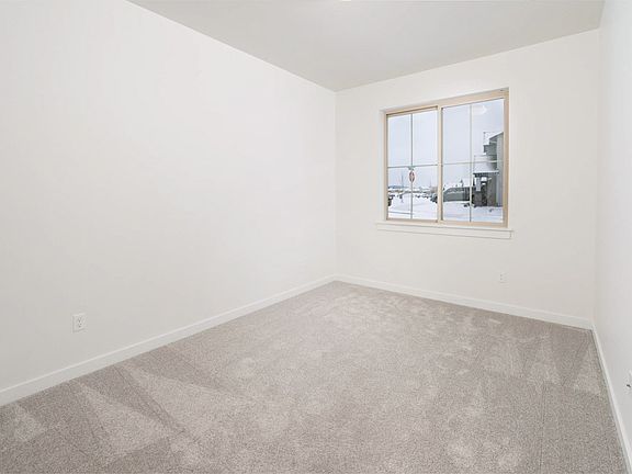 5th image of 1156 NE Henry Dr