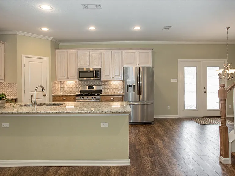 2705 College Ave — Photo 3