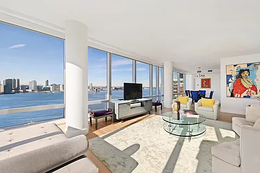 Rented by R New York