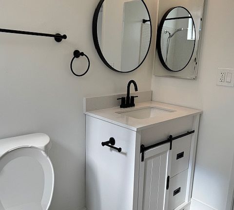 3rd image of 725 N Sycamore Ave #4