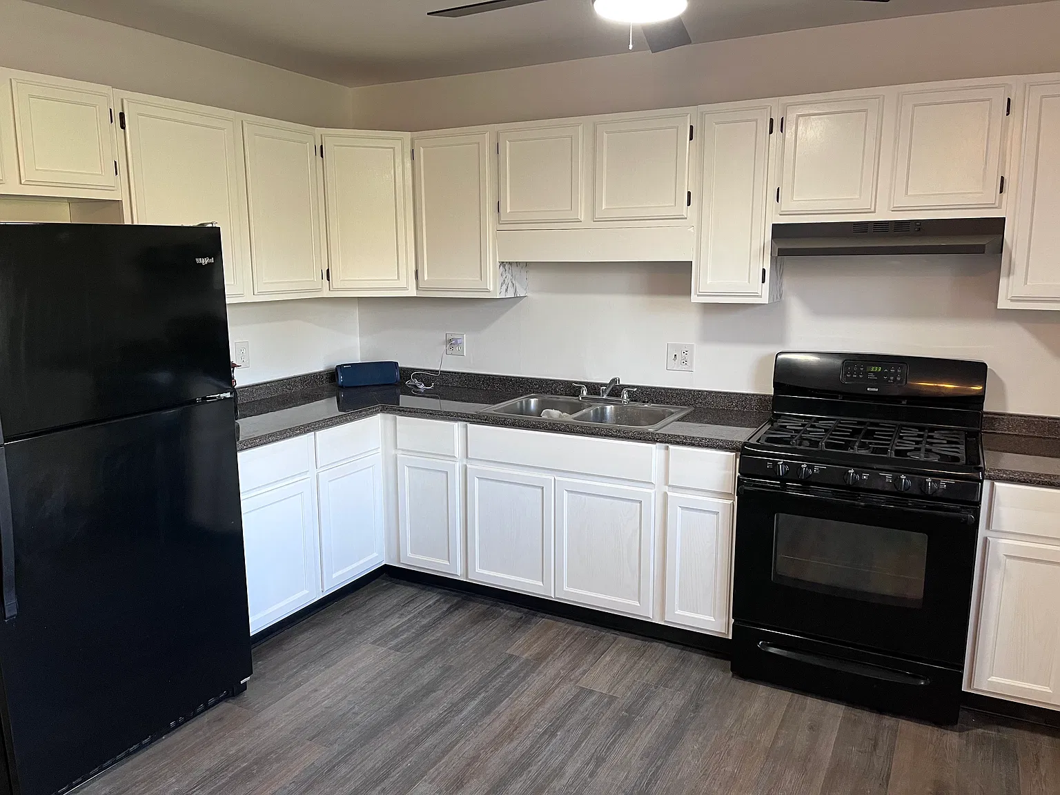 2 bed, 1000 sqft, $1,400 — Photo 1