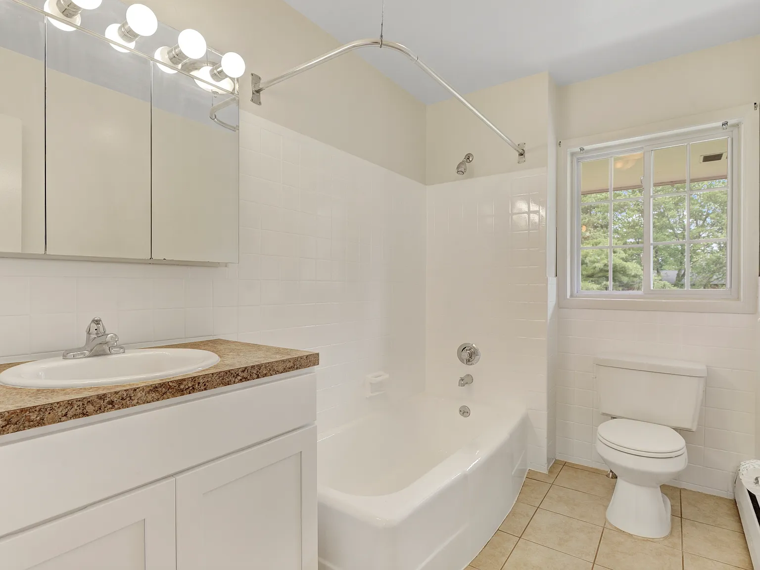 Eastgate Apartments — Photo 4