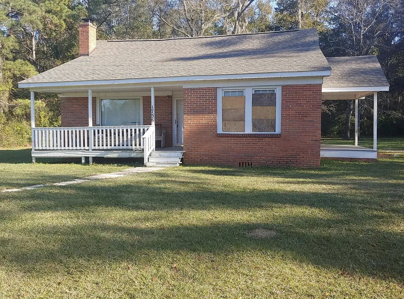 3 bed, 1.5 bath, 1600 sqft, $1,700 — Photo 1