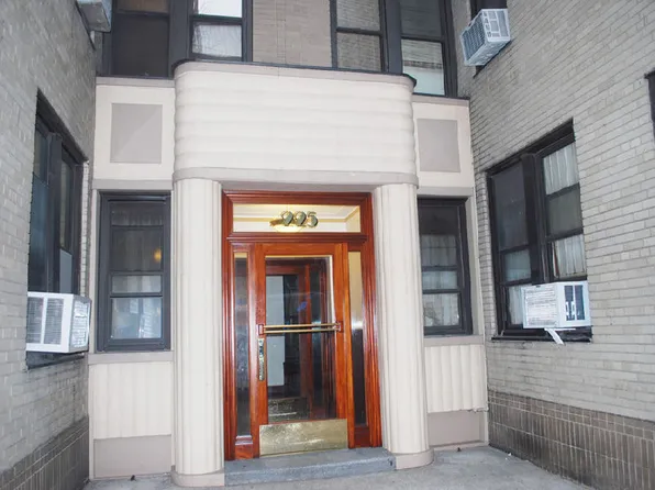 225 West 25th Street image 1 of 9