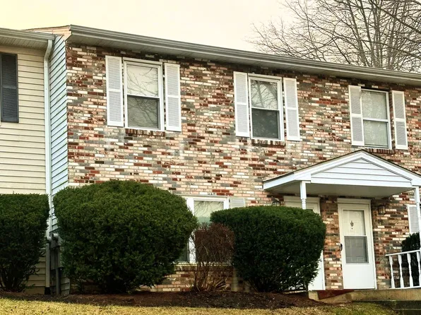 229 Pheasant Run Dr, Blacksburg, VA 24060