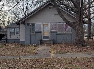 300 S 1st St, Sheldon, MO 64784