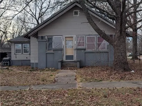 300 S 1st St, Sheldon, MO 64784