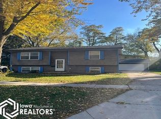 709 10th Ave N, Clear Lake, IA 50428