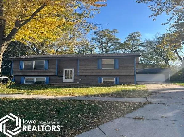 709 10th Ave N, Clear Lake, IA 50428