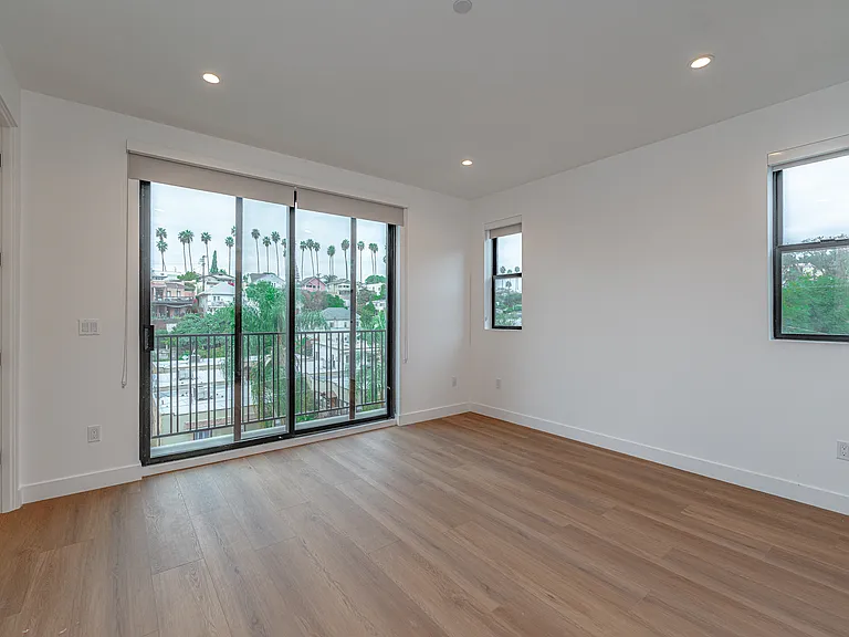 1342 Portia St — Photo 15