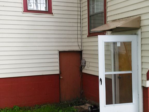 4th image of 9100 Germont Ave