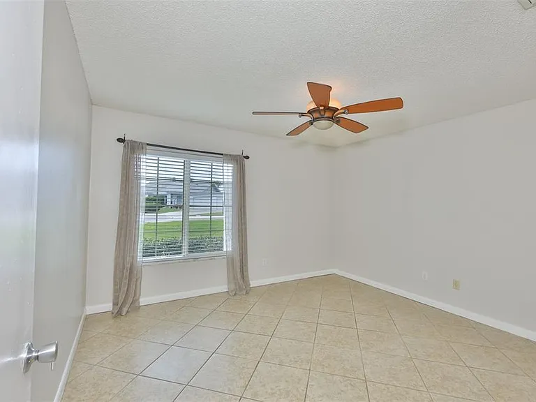 207 Islip Way — Photo 16