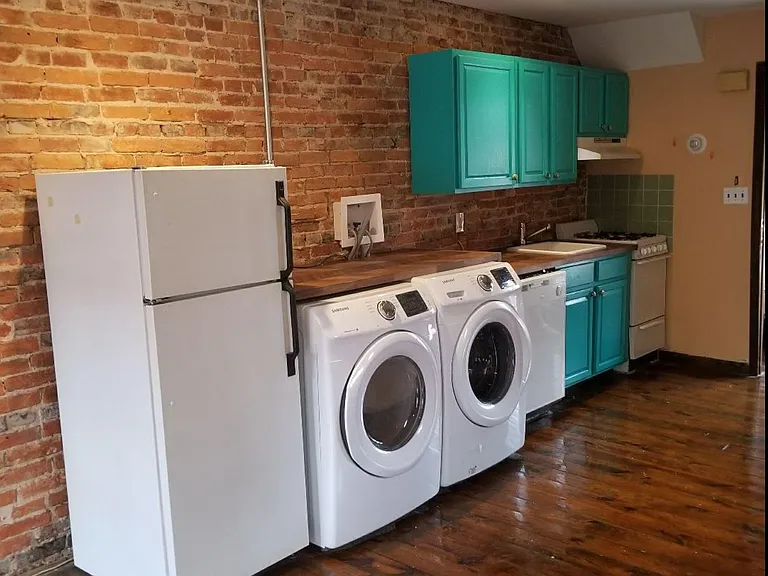852 Park Ave #2 — Photo 5