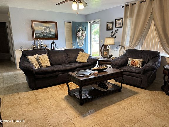 3rd image of 2028 Royal Palm Dr