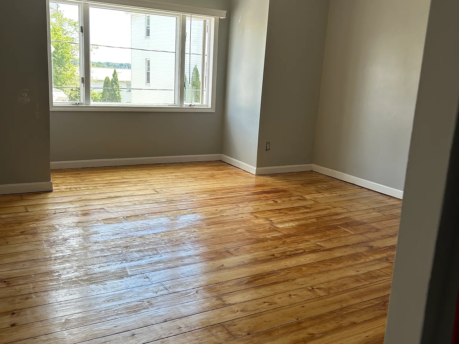 3 bed, 1000 sqft, $2,200 — Photo 1