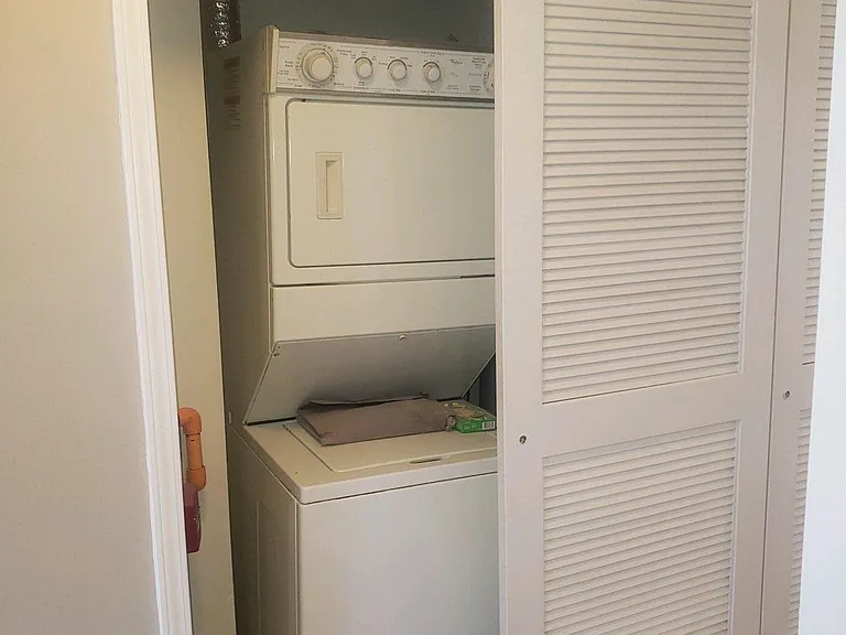 102 Middlebury Dr — Photo 11