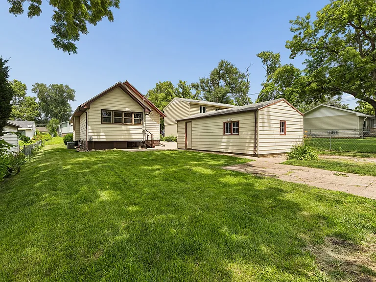 7911 Maywood St — Photo 30