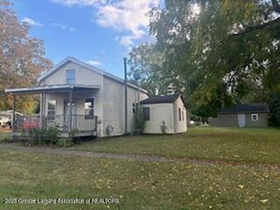 209 W Adelaide St, Maple Rapids, MI 48853