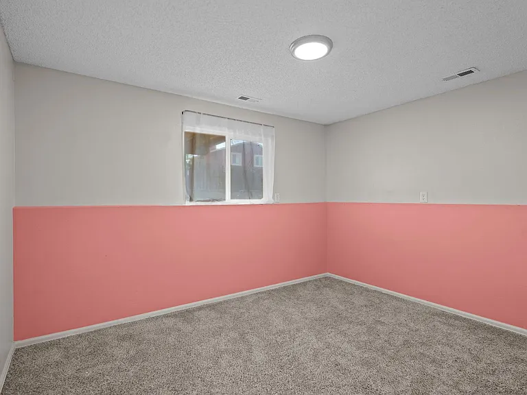 580 Upton Dr — Photo 16