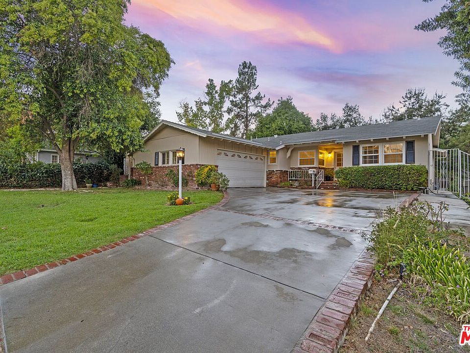 1st image of 22117 Independencia St