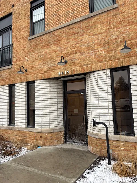 2 bed, 1000 sqft, $2,200 — Photo 2