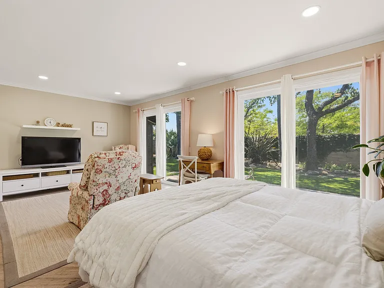 4501 Regents Ct — Photo 24