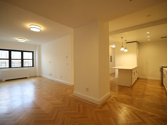 3rd image of 160 E 88th St #12ED