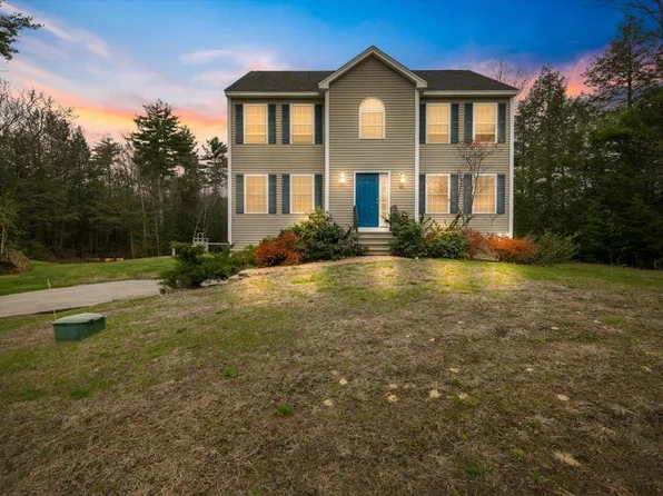 42 Meadow Brook Crossing, Sandown, NH 03873