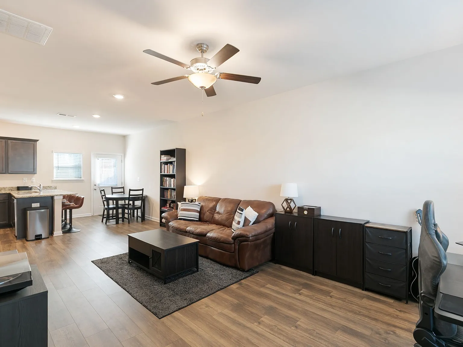 2 bed, 1277 sqft, $1,750 — Photo 4
