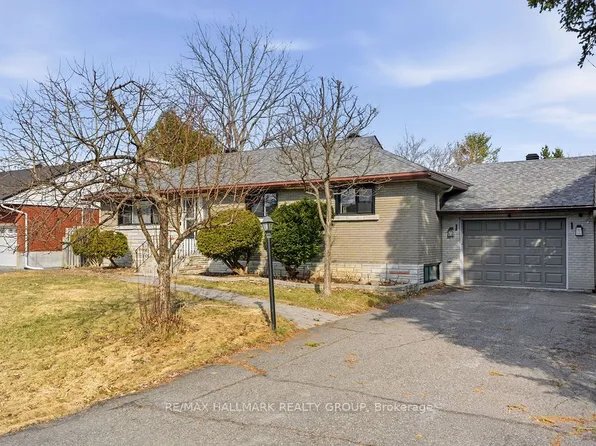 45 Westwood Dr, Ottawa, ON K2G 2W9