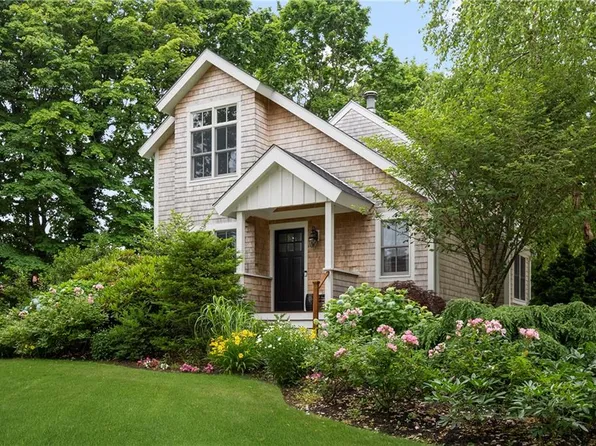 425 Gibbs Ave, Newport, RI 02840