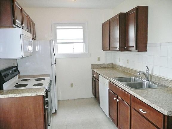 5th image of 1208 Scudder St
