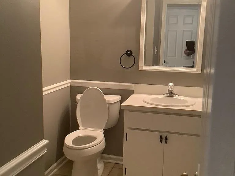 102 Brandywine Dr NE — Photo 3