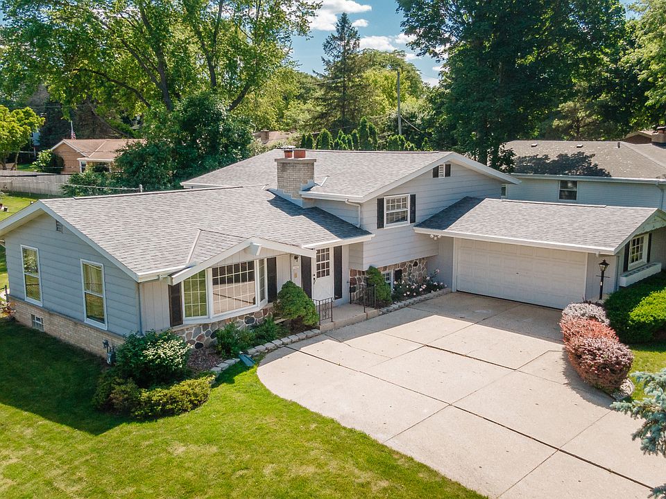 1st image of 11923 W Lakefield Dr