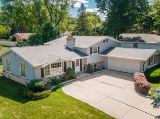11923 W Lakefield Dr, West Allis, WI 53227