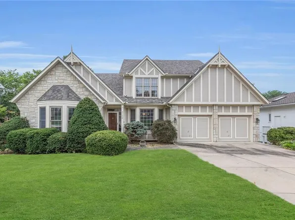 4108 NE Courtney Dr, Lees Summit, MO 64064
