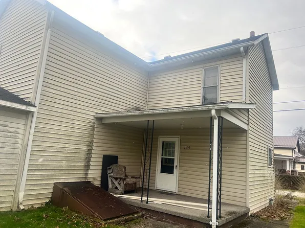 159 E Chestnut St, Robinson, PA 15949