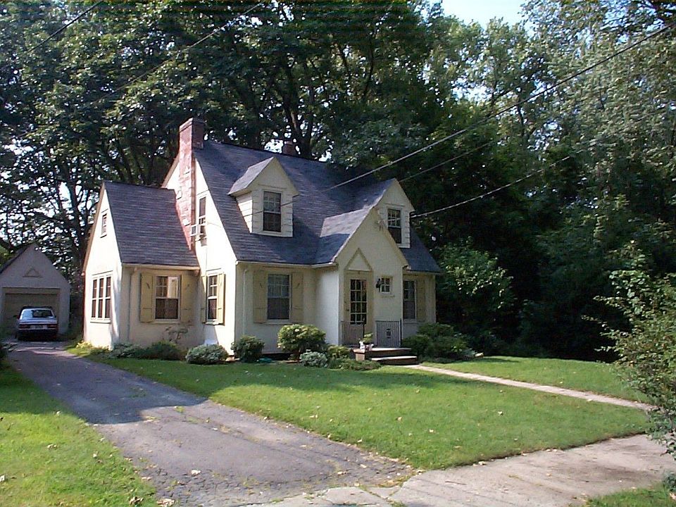 Last house on dead-end street! Abuts conservation land.
