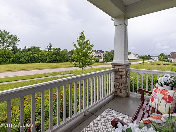 3rd image of 19 Lake Vista Ct