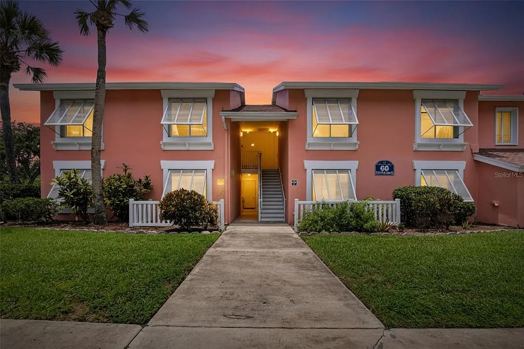 2 bed, 2.0 bath, 1050 sqft, $2,200 — Photo 1