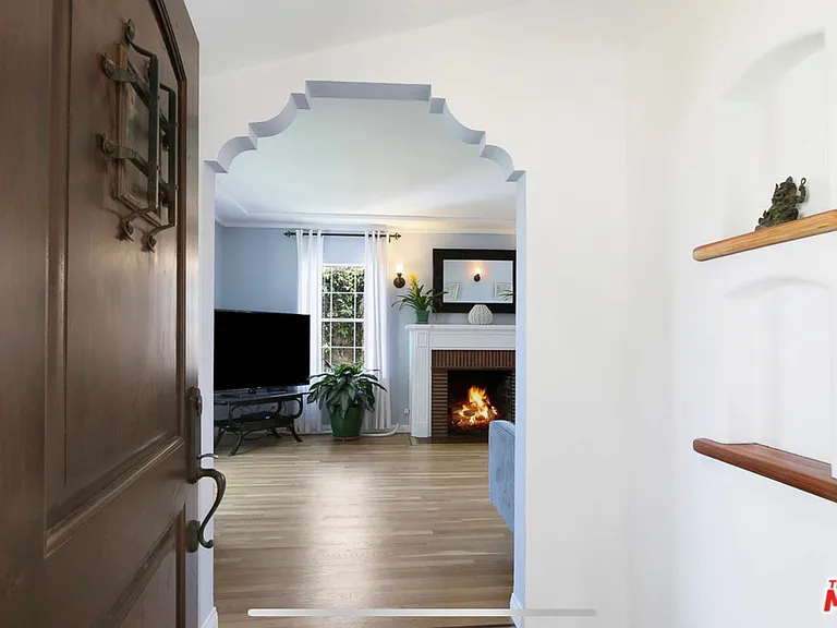 2591 Amherst Ave — Photo 6